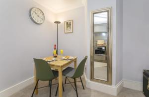 58 Cocoa Suites Riverside Studio with Parking