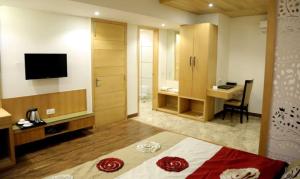 hotel the royal bharti