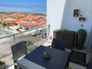 Stylish & Spacious Apartment with Balcony