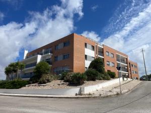 Stylish & Spacious Apartment with Balcony