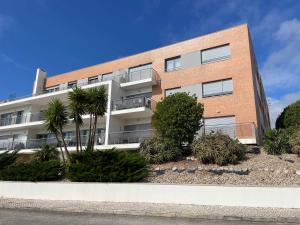 Stylish & Spacious Apartment with Balcony