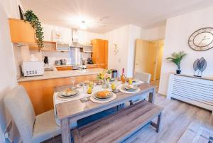 Modern & Central 2 Bedroom Apartment Free Parking