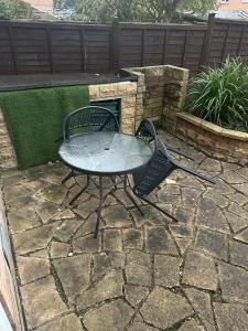 Charming 2Bedroom Home with Garden & Parking for 2