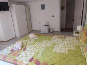 Wendy House - Central Sofia - 3BRDR - Private Courtyard - 5 min to Vitosha blvd