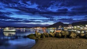 Apartamento martim de sa 2 dormitorios piscina ar condicionado internet 101