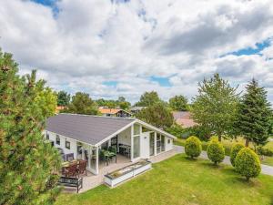 8 person holiday home in Juelsminde-By Traum