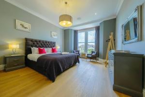 Elegant 2-Bed Luxury Apartment - Prime Location