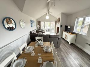 Halcyon Days - Part of the The Bay Filey Holiday Village with pool, gym and direct beach access, pub, restaurant, tennis and meadows walks