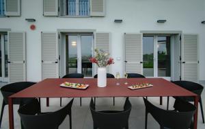 Villa Elegante Esclusiva fra le Vigne Piemontesi con Piscina Riscaldata