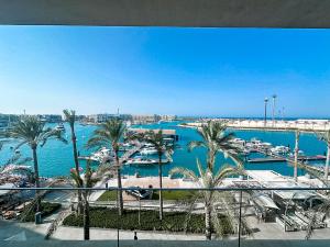 Marassi Marina Elegant Three-Bedroom Marinafront Apartment