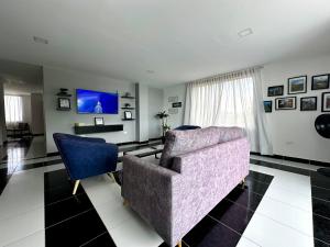 Amplio Apto familiar con AC en La Orquídea