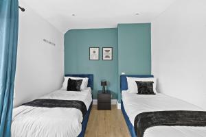 3 Bedroom Home with Hot Tub & Parking near Hotspurs Stadium