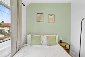 3 Bedroom Home with Hot Tub & Parking near Hotspurs Stadium