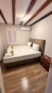 Steven Eleonas apartments