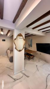 Steven Eleonas apartments