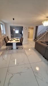 Modern apartment near airport