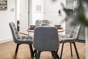 Adeline Apartments 15m to Parks, Pet Friendly, Free Parking by Heavenly Homes