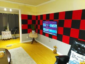 Cozy Red Deer Suite for 3
