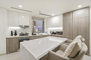 Luxe 2BR with Marina Views l Gaming & Music Room