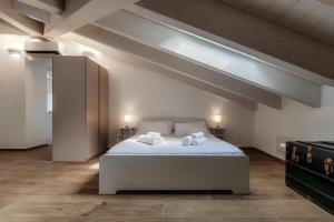 Amazing Attic with Terrace on Lake Como Harbour