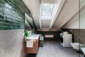 Amazing Attic with Terrace on Lake Como Harbour