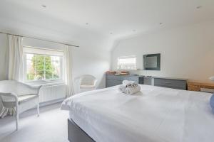 St Marys House by Keepers Cottages