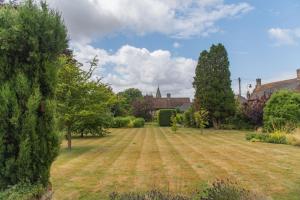 St Marys House by Keepers Cottages