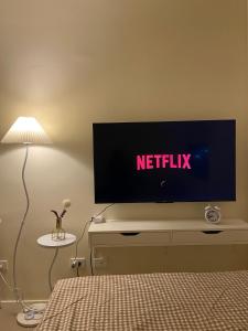 Walk to Araneta, MRT and Malls, Cubao, Netflix