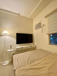 Walk to Araneta, MRT and Malls, Cubao, Netflix