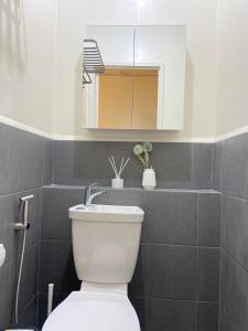 Walk to Araneta, MRT and Malls, Cubao, Netflix