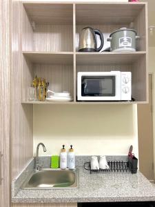 Walk to Araneta, MRT and Malls, Cubao, Netflix