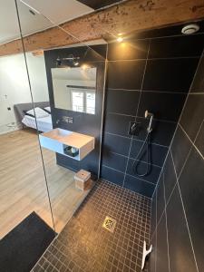 Une chambre double ou une suite parentale dans appartement cosy-chic