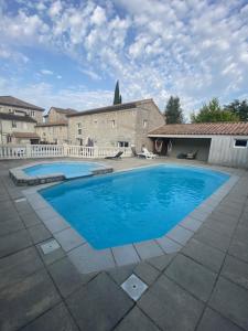 Gîte 6p Ardèche ,Ruoms centre, climatisé avec piscine