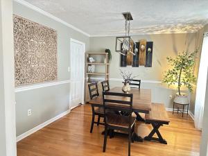 Island Charm, Near Tybee