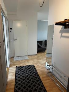 54m2 10min walk to train station 15mins train to airport and 25mins train to centre