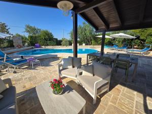 Trullo Olivia con piscina riscaldata, natura e relax