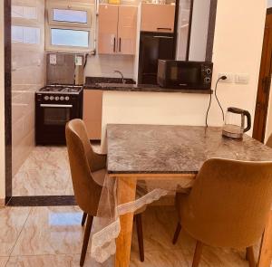 شقه فندقية رائعه امام سيتى ستارز بمدينه نصر2