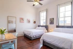 Historic 3 bedroom 4blocks from famous St Charles Ave Mardi Gras parade route, steps to Jazz venues and restaurants