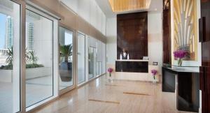Damac Maison Canal Views, Luxury Waterfront Apartment, 2 BR, Dedicated Office, Sleeps 6