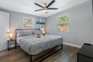 Luxe Retreat Heated Pool & King Suite Oasis