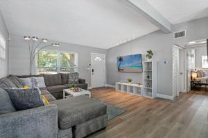 Luxe Retreat Heated Pool & King Suite Oasis