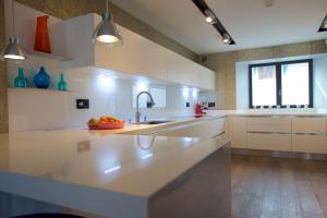 Annecy LakeLodge Lakeside Modern 7 bedroom Retreat