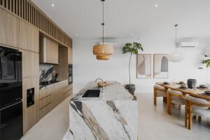 Exclusive 4BR Villa with Rooftop, Ricefield Views near Cemagi Beach