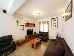 Villa in Poličnik with Pool near Zadar