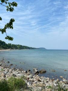 Charmigt havsnära boende på Österlen