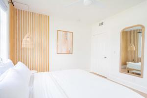 Stylish 2br apt, 5 mins to the BEACH J2