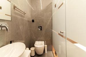 Cozy 2-Bedroom by Flisvos Marina