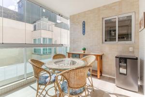 Excelente apartamento em condomínio pé na Areia.