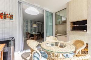 Excelente apartamento em condomínio pé na Areia.