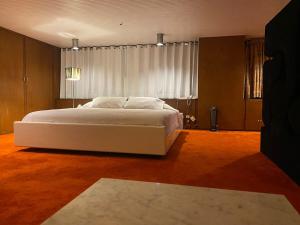 Huge Vintage Loft in Best Location